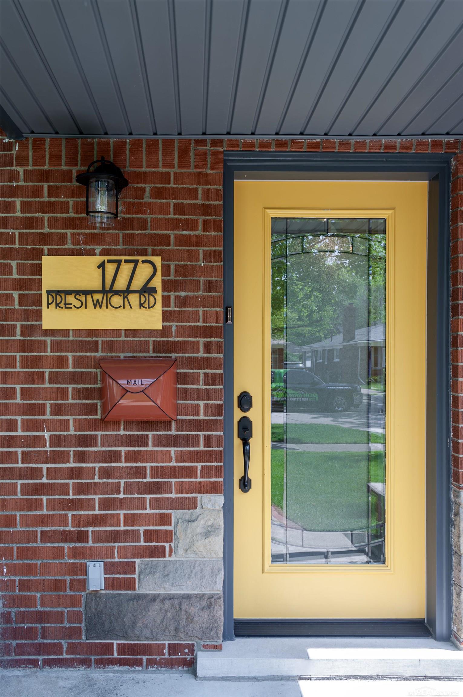 1772 Prestwick Road Grosse Pointe, MI 48236 - Photo 3 of 58 50110096-2.JPG