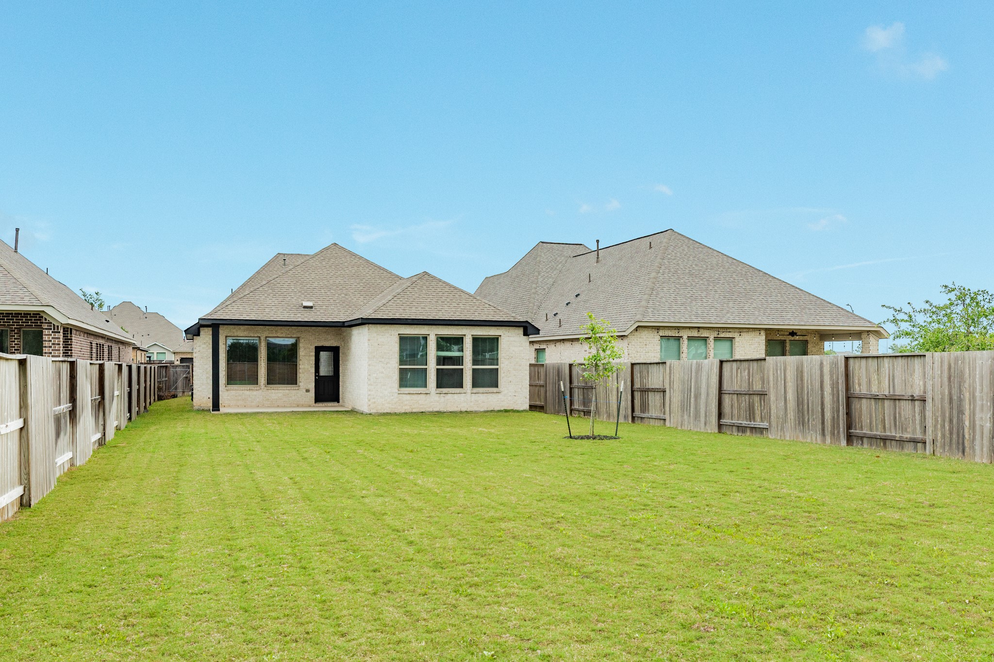 4946 Hitchings Court Rosharon, TX 77583 - Photo 23 of 49 This view showcases the expansive backyard, perfectly sized for hosting memorable gatherings, sizzling cookouts, or creating your dream outdoor oasis.