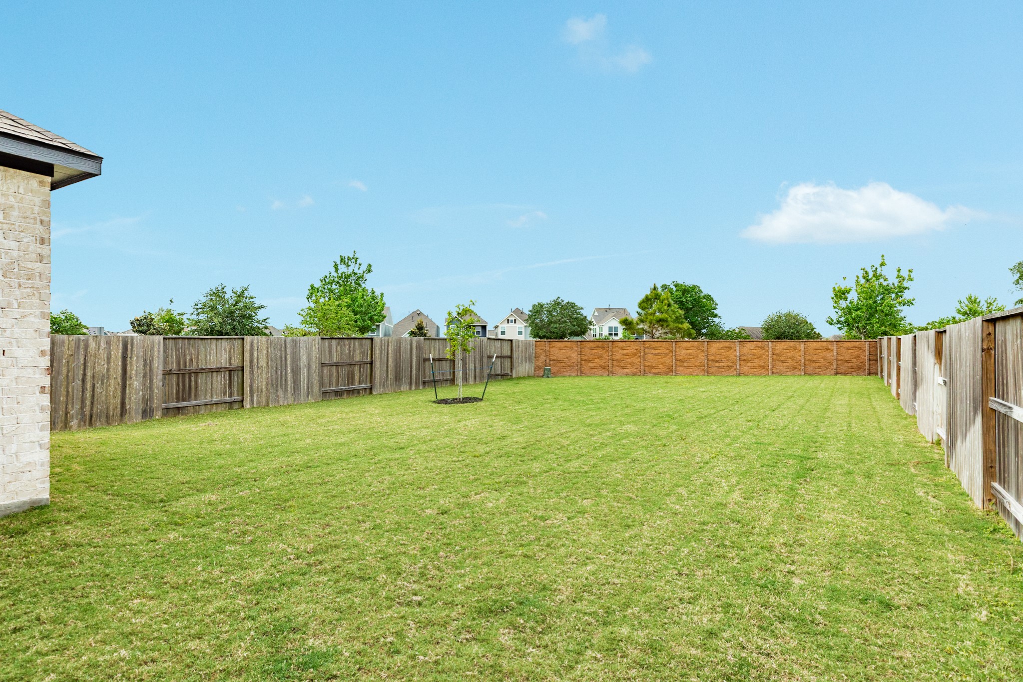 4946 Hitchings Court Rosharon, TX 77583 - Photo 24 of 49 Another view of the oversized, fully fenced backyard.