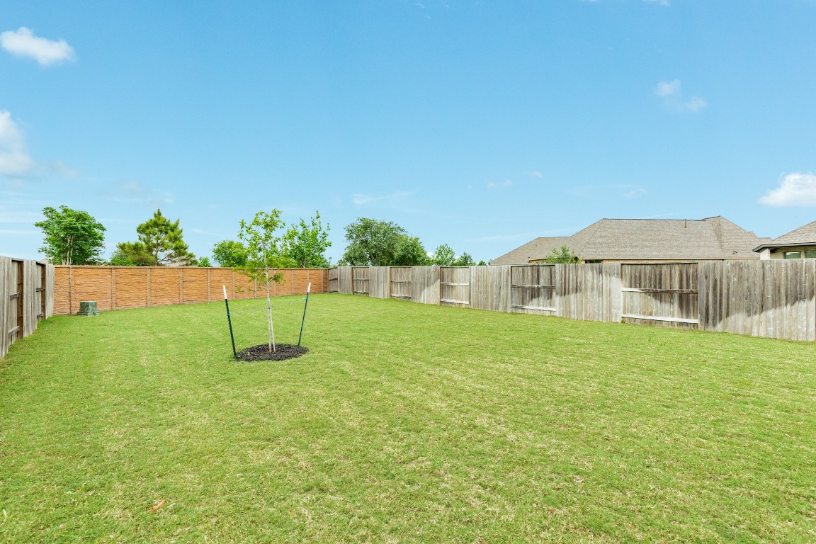 4946 Hitchings Court Rosharon, TX 77583 - Photo 25 of 49 One more view of this very spacious back yard, one of few in the subdivision.