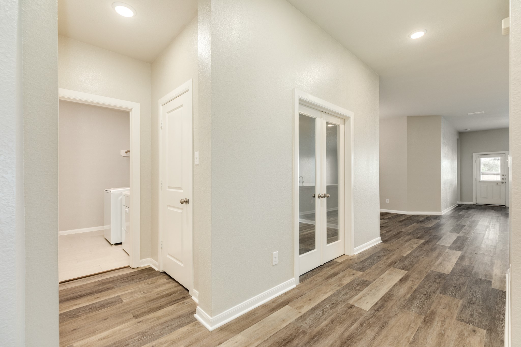 4946 Hitchings Court Rosharon, TX 77583 - Photo 4 of 49 Upon entering from the front, the laundry room, coat closet, and office are situated to the left, while two secondary bedrooms and a bath are located to the right.