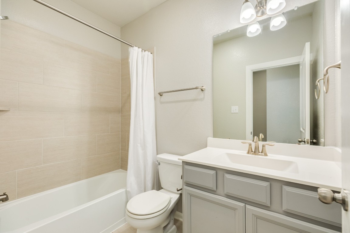 4946 Hitchings Court Rosharon, TX 77583 - Photo 9 of 49 Secondary bathroom with tub/shower combo, quartz countertops, tile flooring, and accommodates both secondary bedrooms.