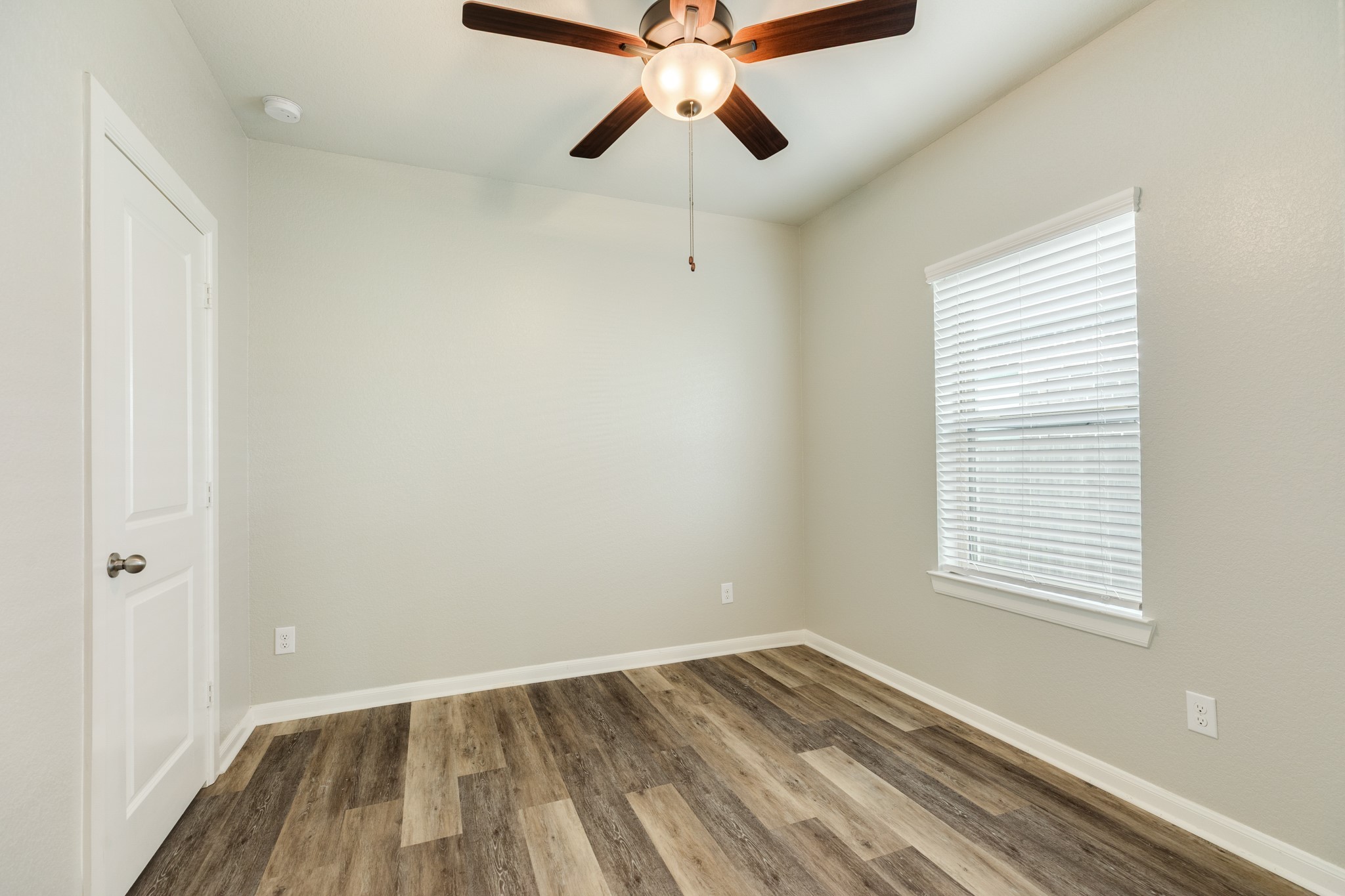 4946 Hitchings Court Rosharon, TX 77583 - Photo 10 of 49 The secondary bedroom features a spacious layout, a large closet, a sizable window facing the side of the home, and a modern ceiling fan.