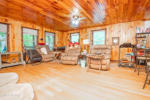$539,900 | 117 Coyote Lane, Oneida, TN 37841