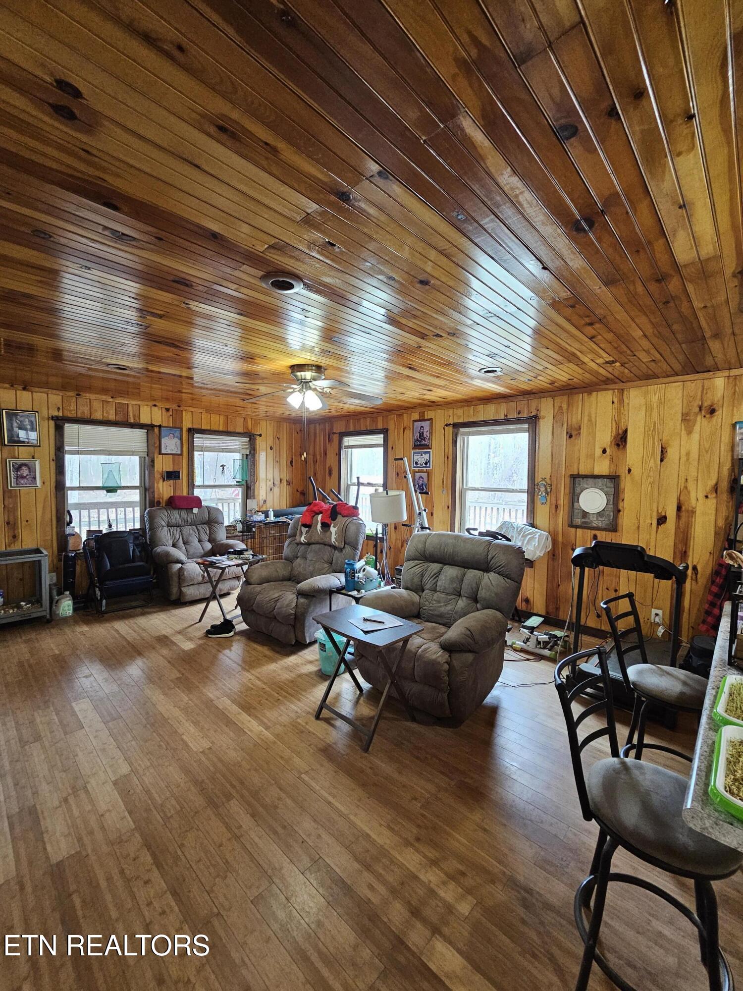 117 Coyote Lane Oneida, TN 37841 - Photo 13 of 60 Living Room