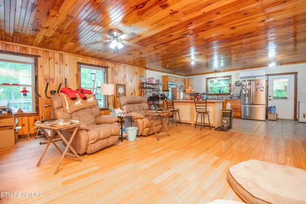 $539,900 | 117 Coyote Lane, Oneida, TN 37841