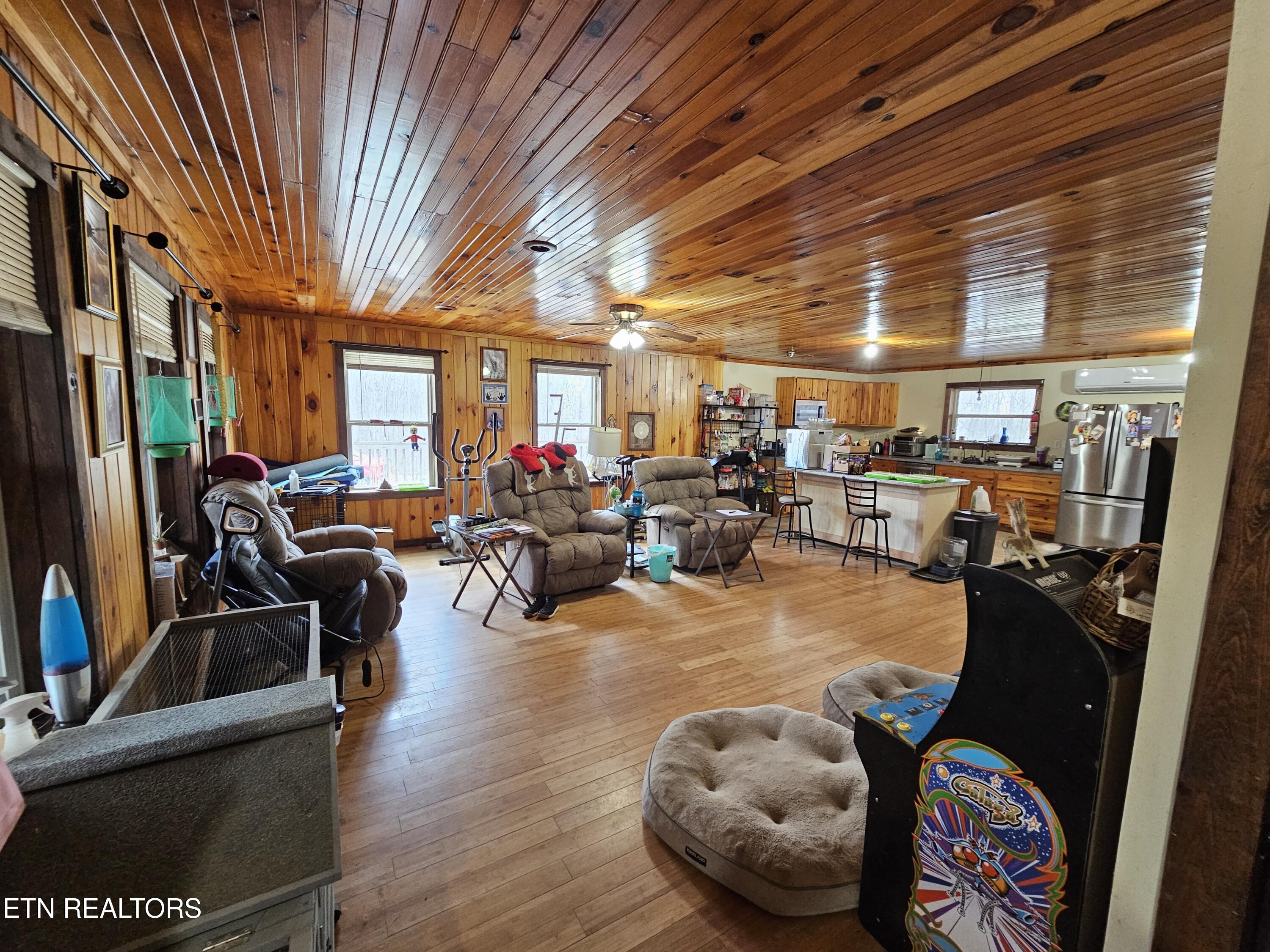 117 Coyote Lane Oneida, TN 37841 - Photo 14 of 60 Living Room