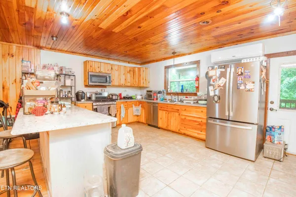 $539,900 | 117 Coyote Lane, Oneida, TN 37841
