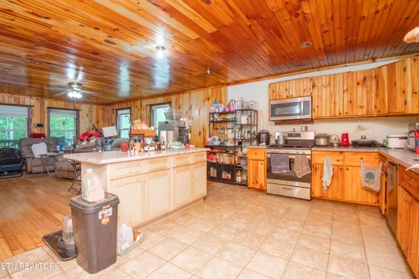 $539,900 | 117 Coyote Lane, Oneida, TN 37841