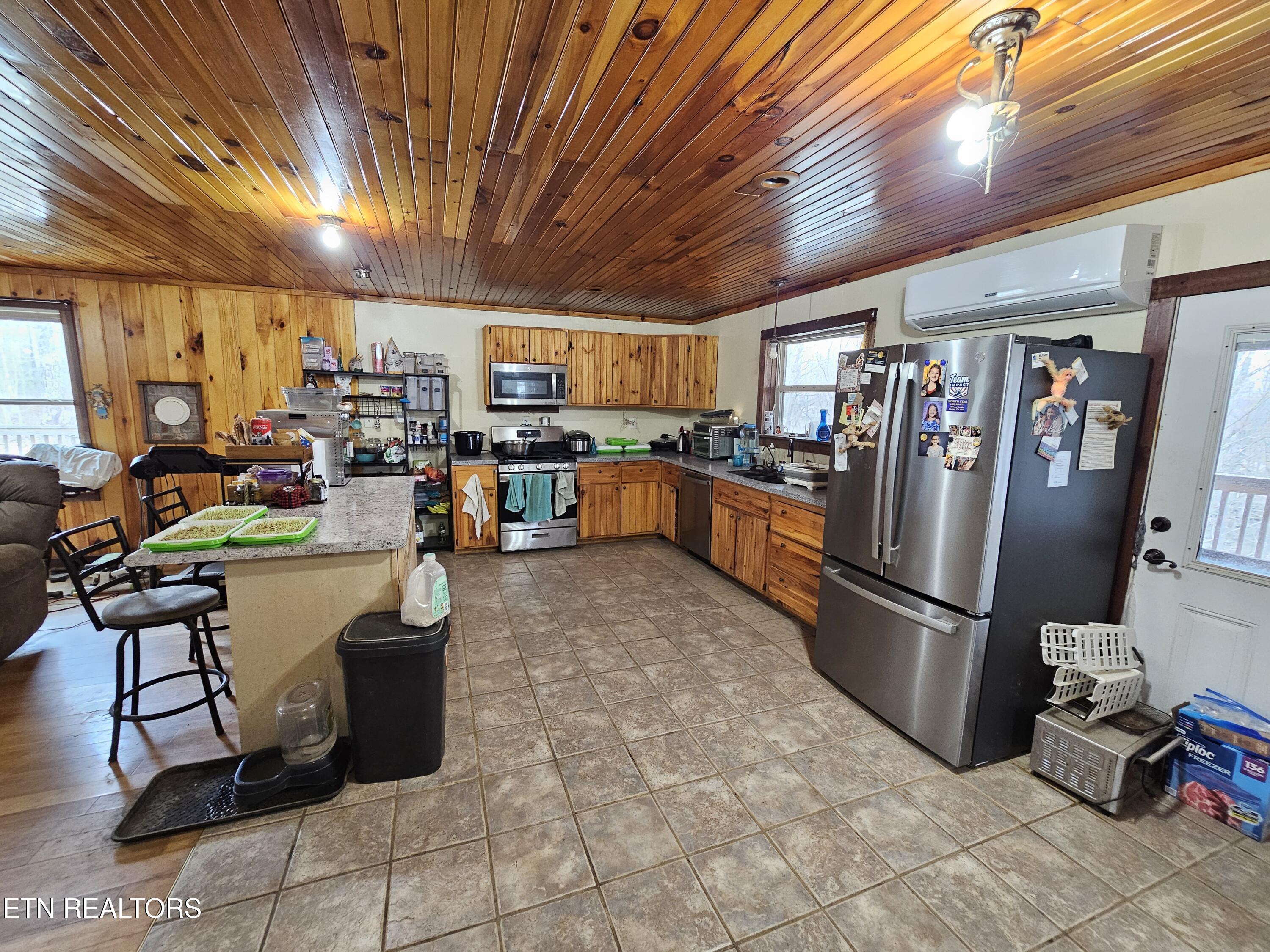 117 Coyote Lane Oneida, TN 37841 - Photo 16 of 60 Kitchen