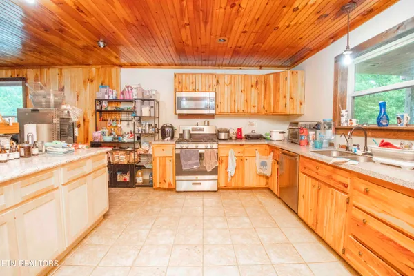 $539,900 | 117 Coyote Lane, Oneida, TN 37841