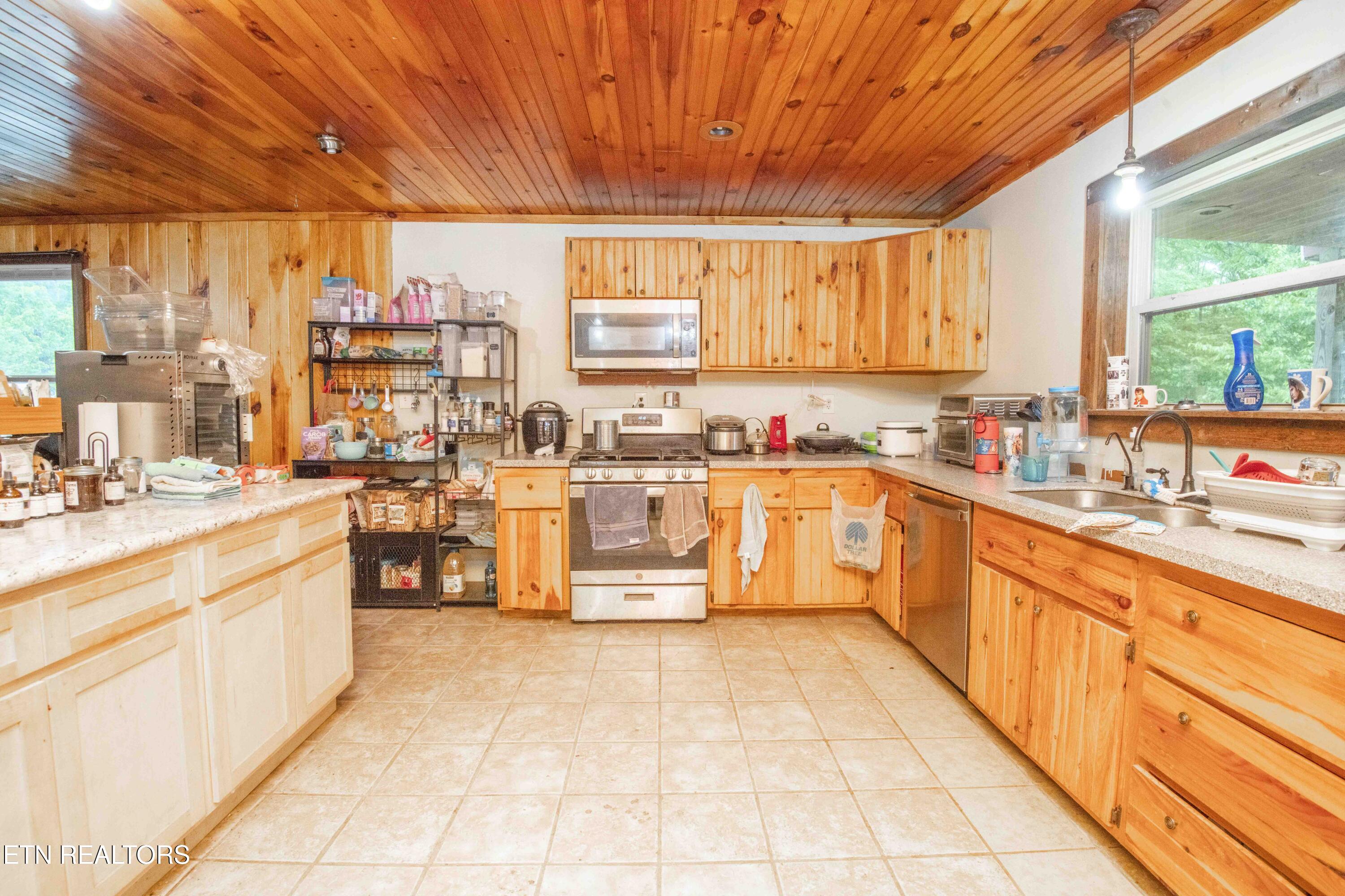 117 Coyote Lane Oneida, TN 37841 - Photo 16 of 60 kitchen 4_1