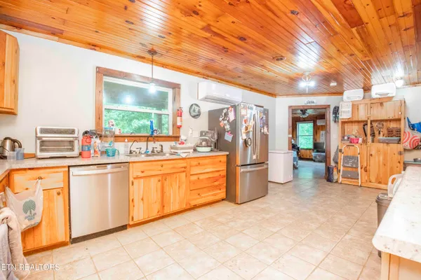 $539,900 | 117 Coyote Lane, Oneida, TN 37841
