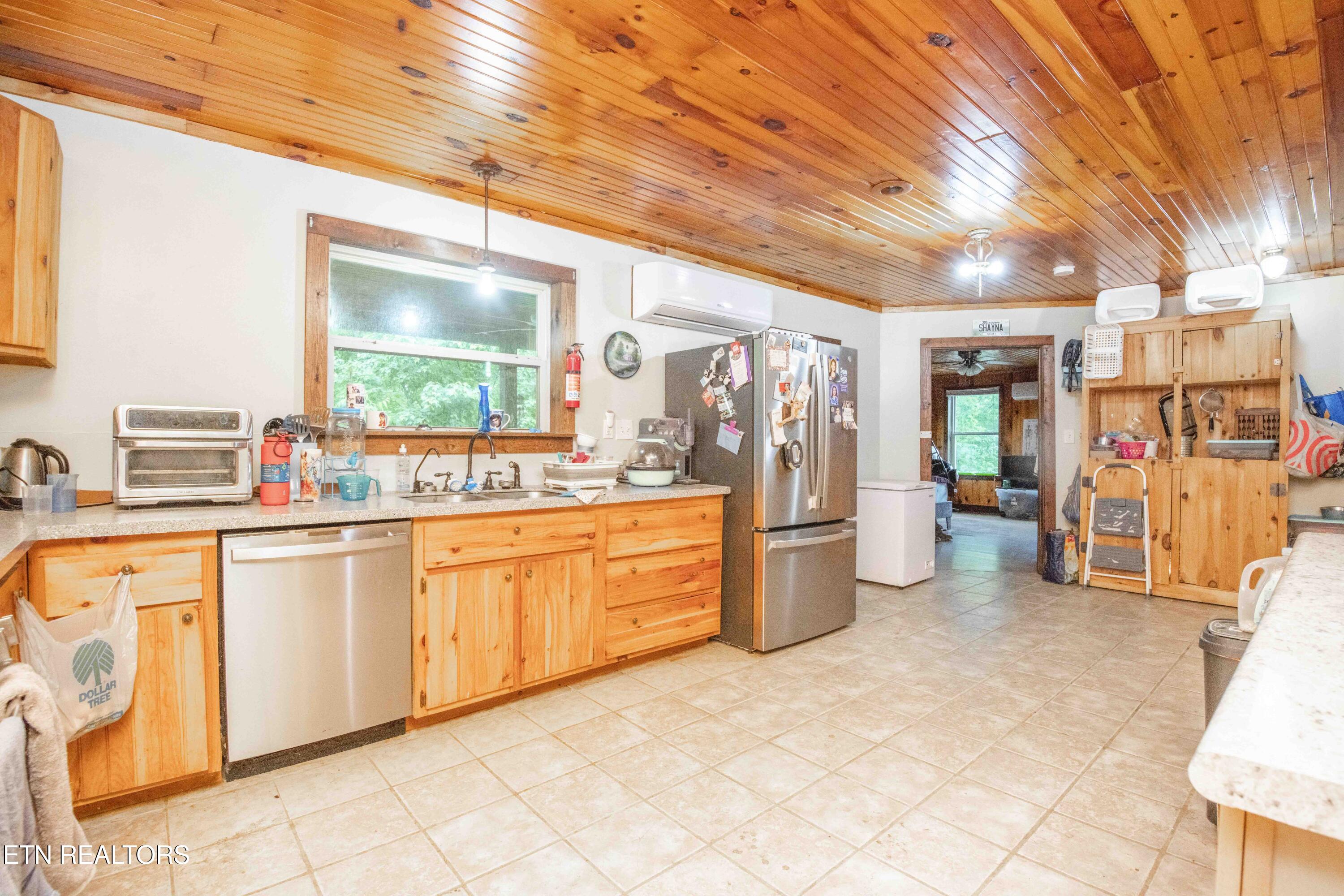 117 Coyote Lane Oneida, TN 37841 - Photo 17 of 60 kitchen_1