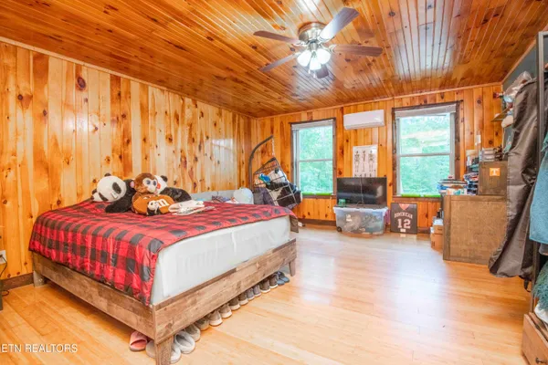 $539,900 | 117 Coyote Lane, Oneida, TN 37841