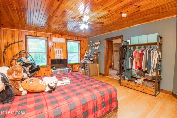 $539,900 | 117 Coyote Lane, Oneida, TN 37841
