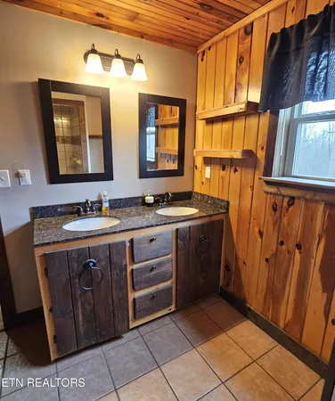 $539,900 | 117 Coyote Lane, Oneida, TN 37841