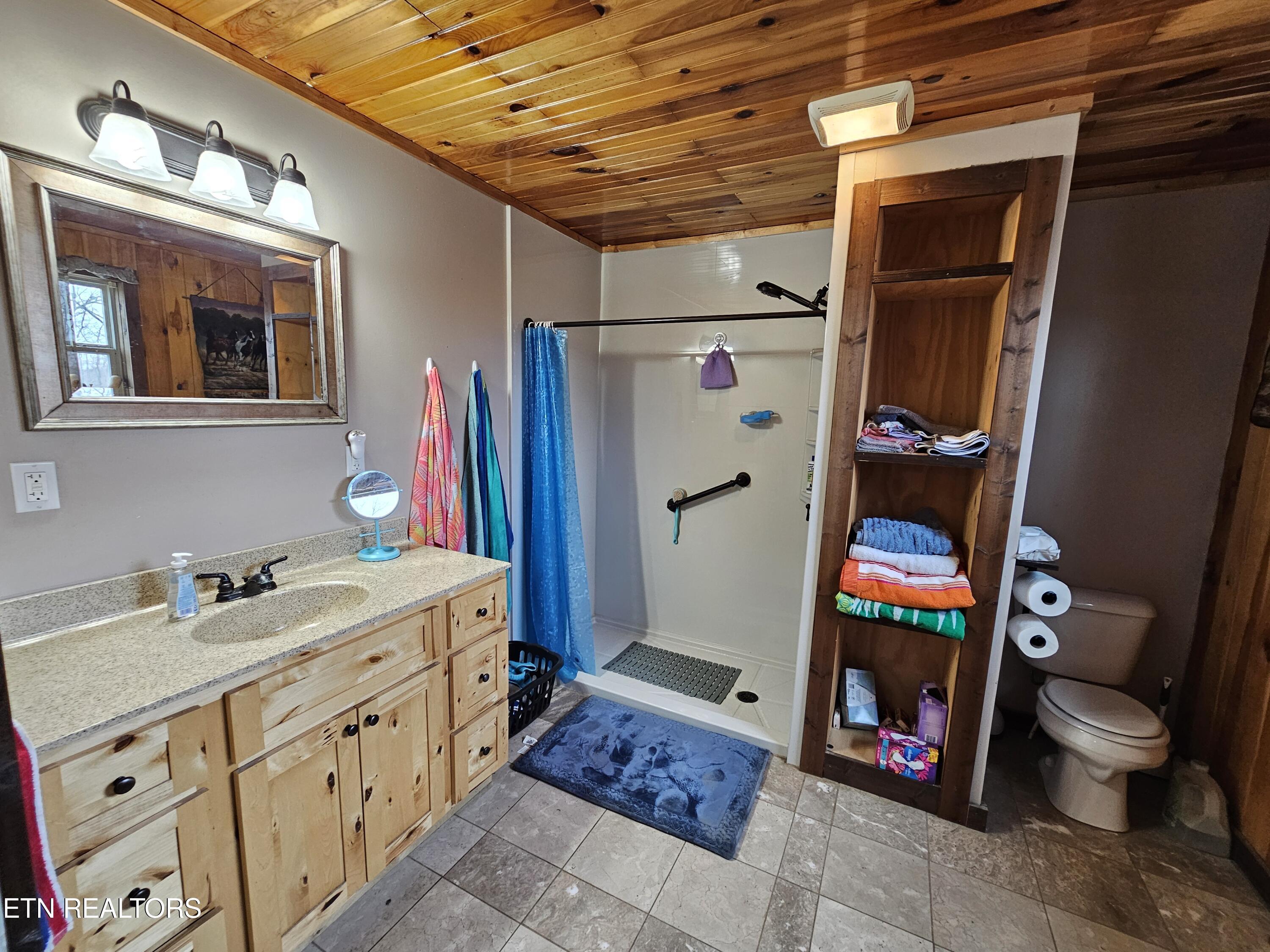 117 Coyote Lane Oneida, TN 37841 - Photo 29 of 60 2nd BR Ensuite