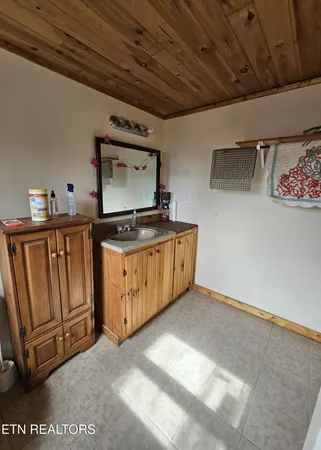 $539,900 | 117 Coyote Lane, Oneida, TN 37841