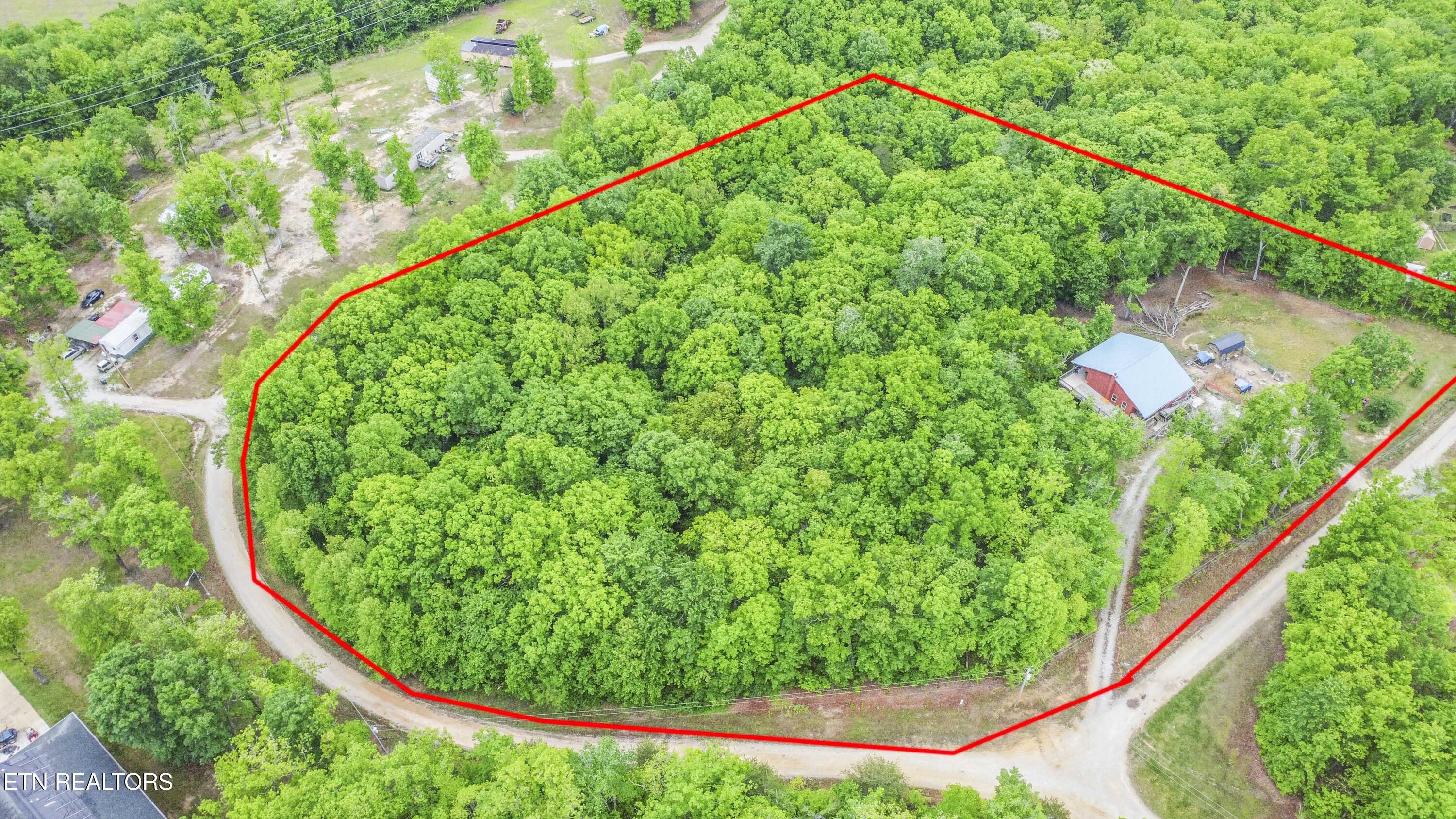 117 Coyote Lane Oneida, TN 37841 - Photo 4 of 60 drone 15_1