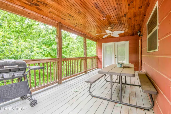 $539,900 | 117 Coyote Lane, Oneida, TN 37841
