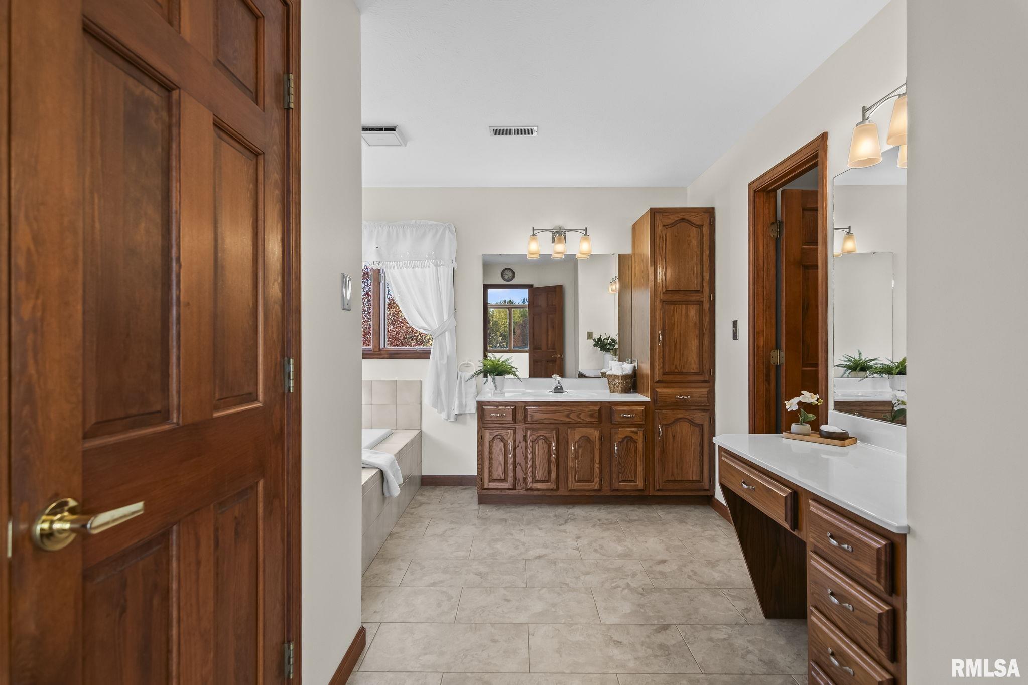 5145 West Divernon Road Auburn, IL 62615 - Photo 16 of 57 Gallery Image 16