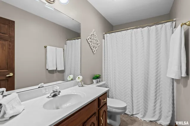 $356,000 | 5145 West Divernon Road, Auburn, IL 62615