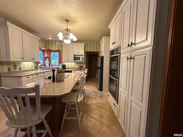 $367,000 | 5145 West Divernon Road, Auburn, IL 62615