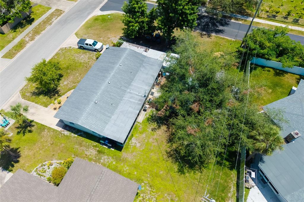 528 Briarwood Road Venice, FL 34293 - Photo 26 of 44 a view of a swimming pool with a yard