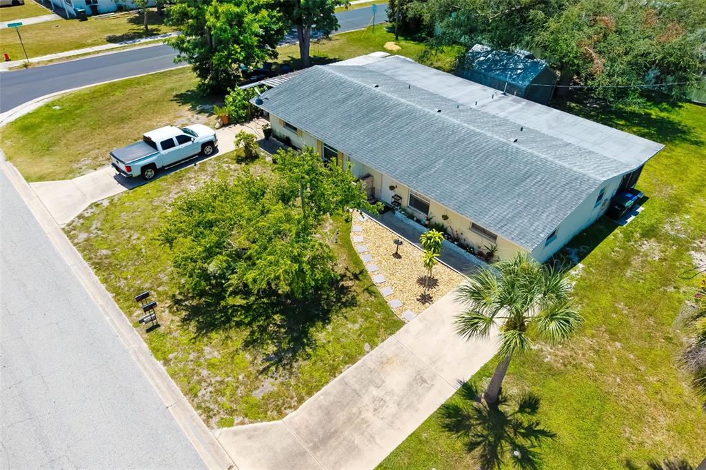 528 Briarwood Road Venice, FL 34293 - Photo 28 of 44 a view of a backyard with plants