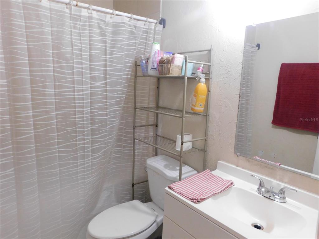 528 Briarwood Road Venice, FL 34293 - Photo 5 of 44 a bathroom with a sink toilet and shower