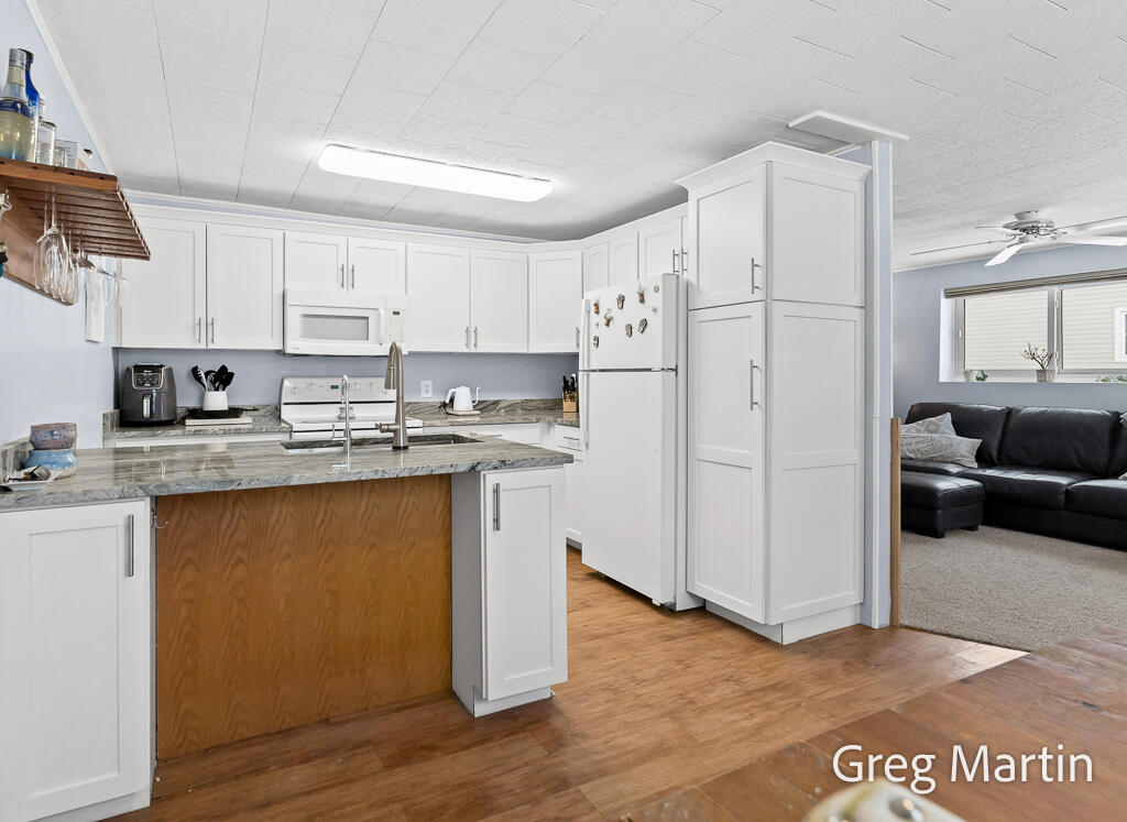 17652 Robbins Road Grand Haven, MI 49417 - Photo 9 of 29 17652RobbinsRd-15LoRes