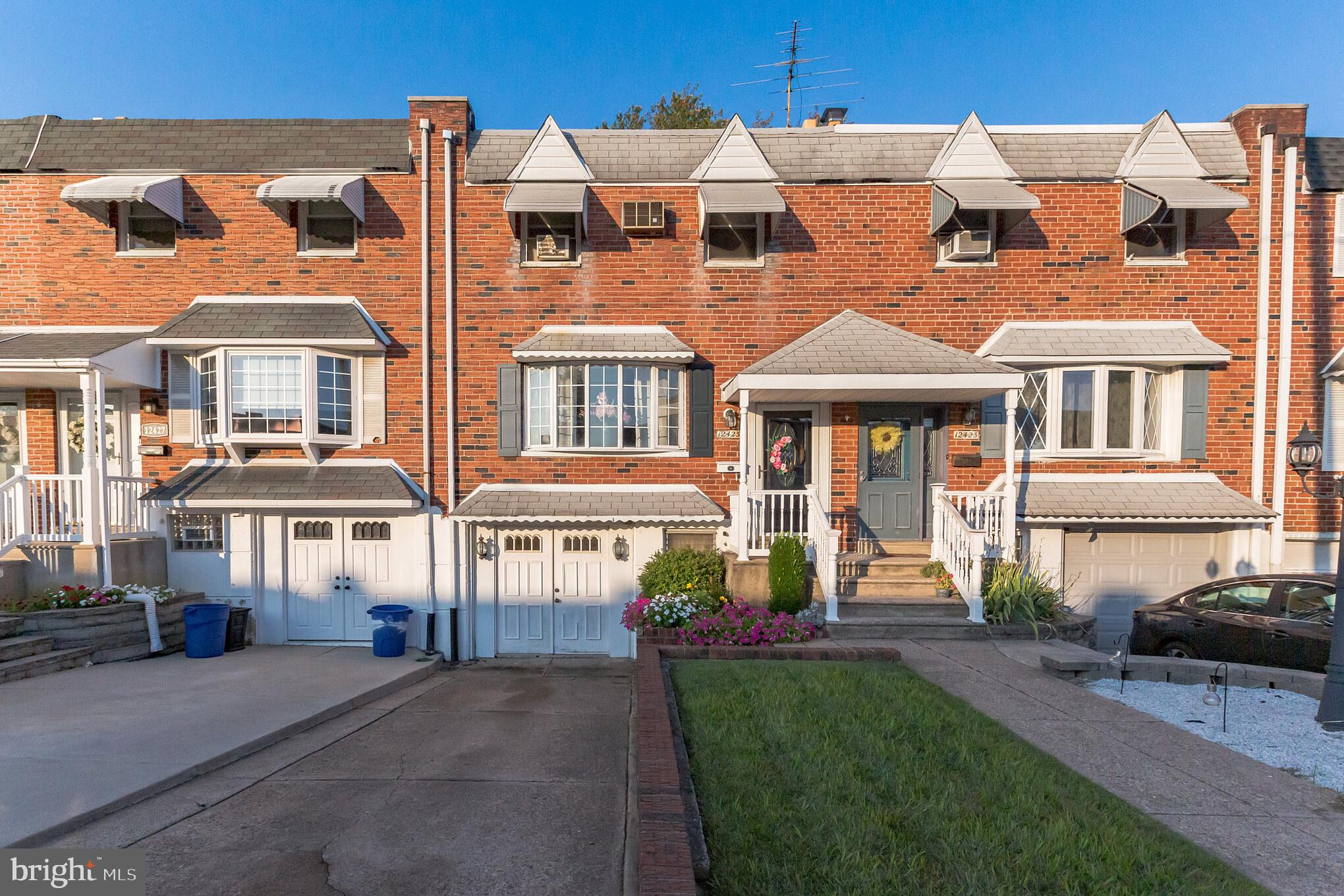 12425 Barbary Road Philadelphia, PA 19154 - Photo 1 of 29