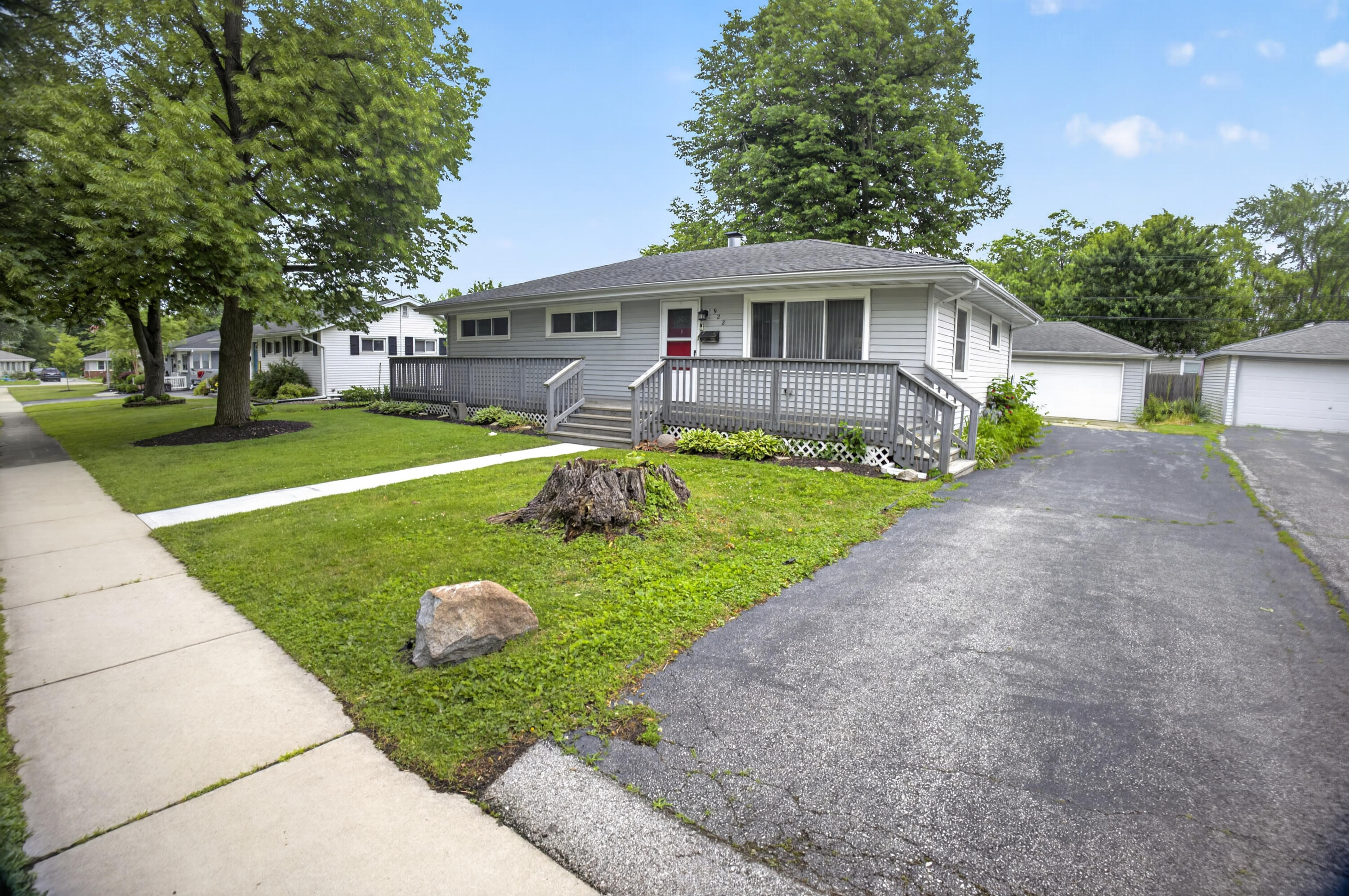 922 East Crestview Court Crown Point, IN 46307 - Photo 3 of 33 3000x1993