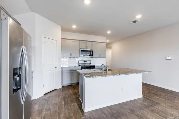 $2,300 | 131 Sky Meadows Circle, San Marcos, TX 78666