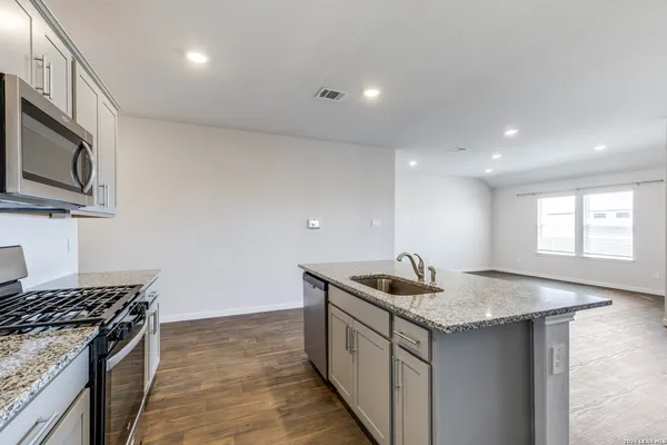 $2,300 | 131 Sky Meadows Circle, San Marcos, TX 78666