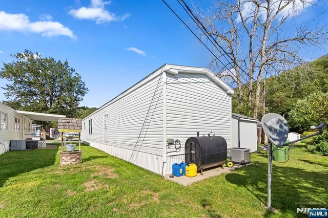 a view of a house with backyard and a tree