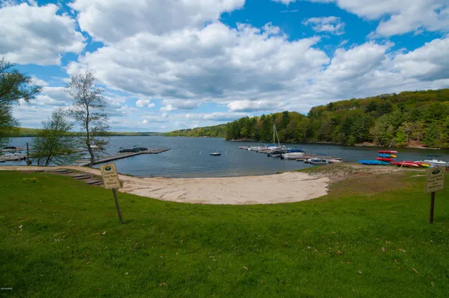 $349,000 | 134 Laurel Hill Drive, Unit 105, Greentown, PA 18426