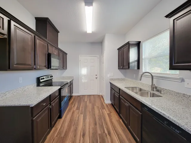 $1,650 | 3201 J P Davis Avenue, Bay City, TX 77414