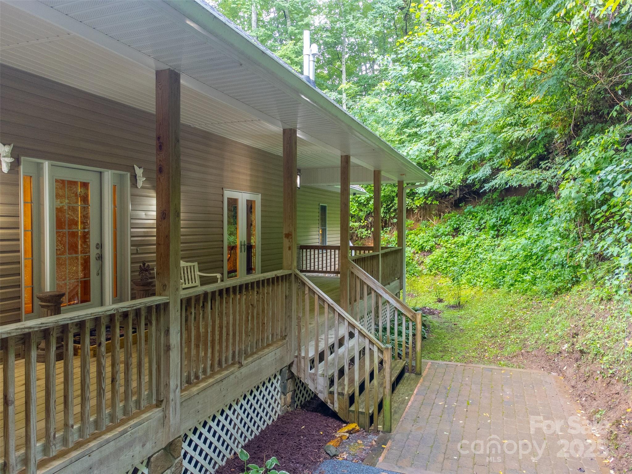 1838 Coman Road Franklin, NC 28734 - Photo 11 of 48 a view of balcony with furniture