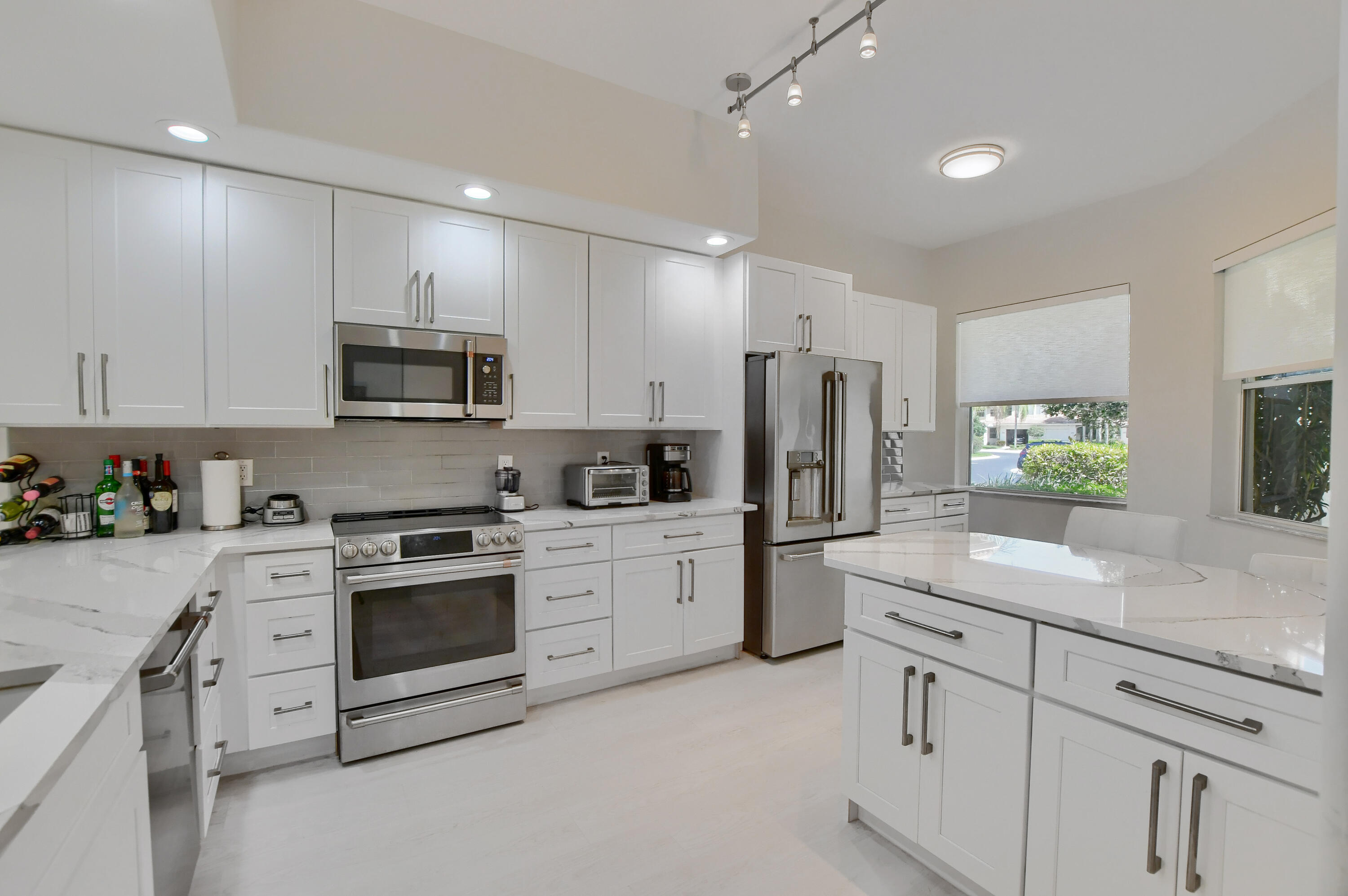 2461 Northwest 59th Street, Unit 701 Boca Raton, FL 33496 - Photo 11 of 62 KITCHEN