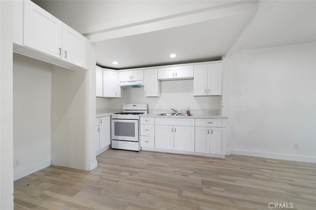 139 North Palm Avenue Rialto, CA 92376 - Photo 12 of 40