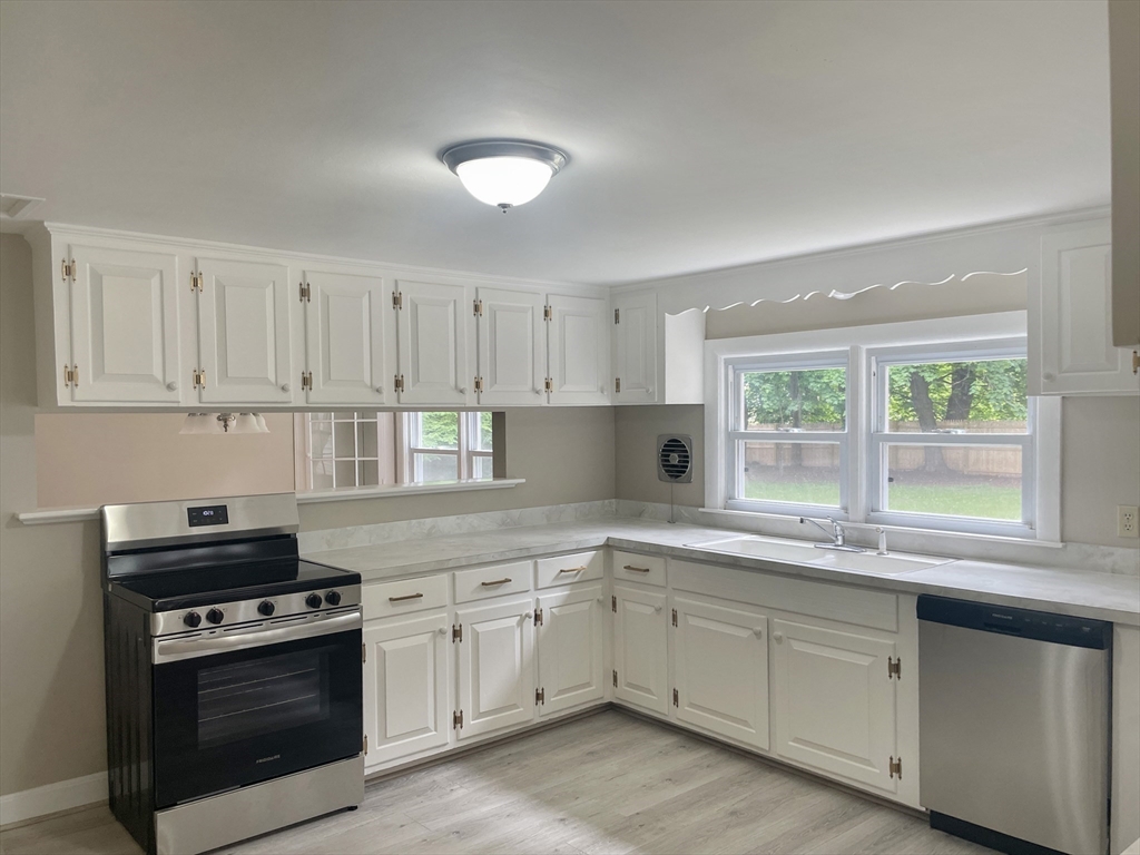 99 Homestead Circle Hamilton, MA 01982 - Photo 6 of 19