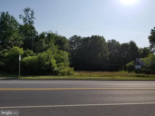 a view of a tennis court