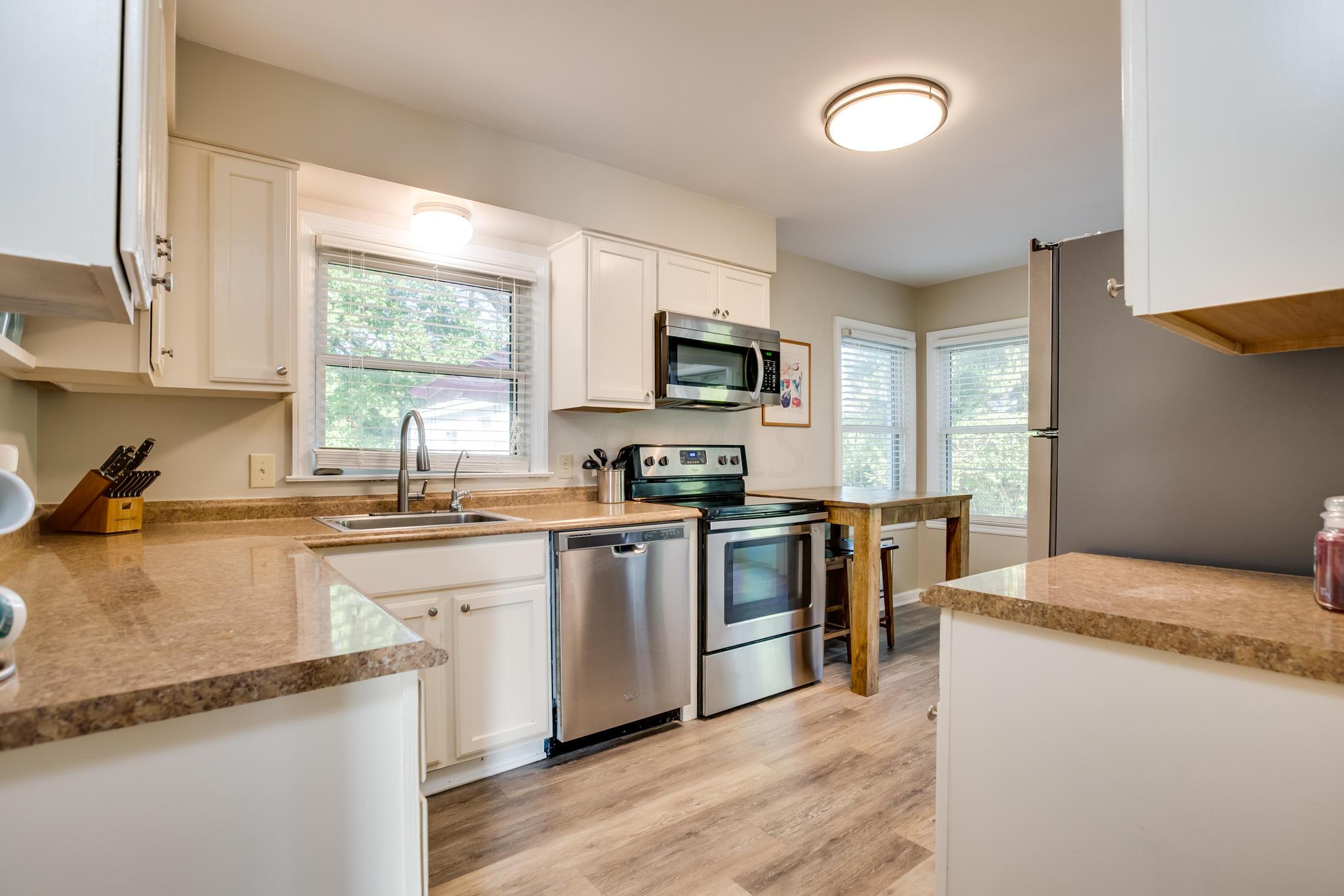 2393 Beaumont Road Columbus, OH 43221 - Photo 9 of 27