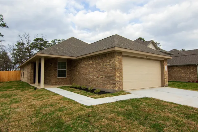 $1,620 | 116 Blue Crane Street, Huntsville, TX 77320