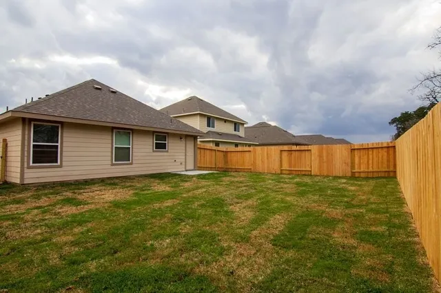 $1,620 | 116 Blue Crane Street, Huntsville, TX 77320