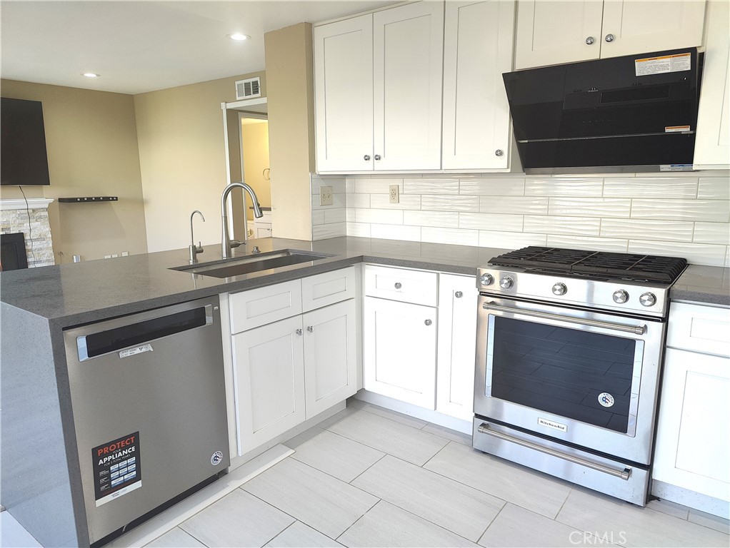 6953 Saddleback Place Rancho Cucamonga, CA 91701 - Photo 16 of 62 Newer kitchen appliances