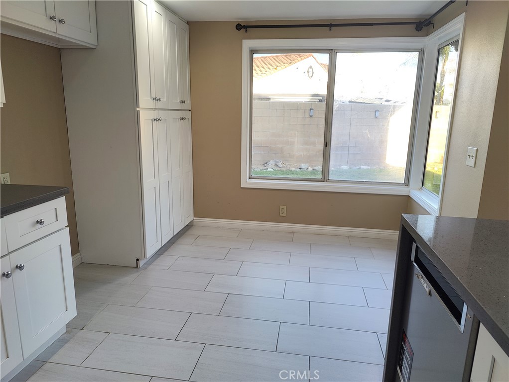 6953 Saddleback Place Rancho Cucamonga, CA 91701 - Photo 22 of 62 Kitchen breakfast nook area