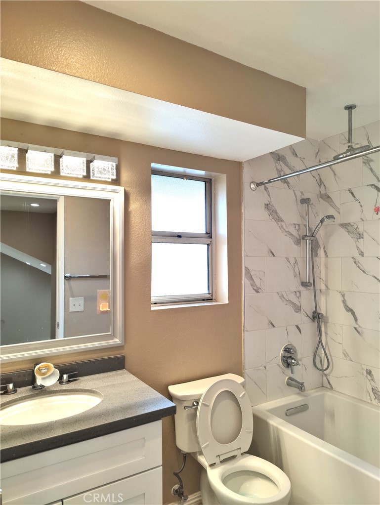 6953 Saddleback Place Rancho Cucamonga, CA 91701 - Photo 34 of 62 Upstairs Full Bathroom